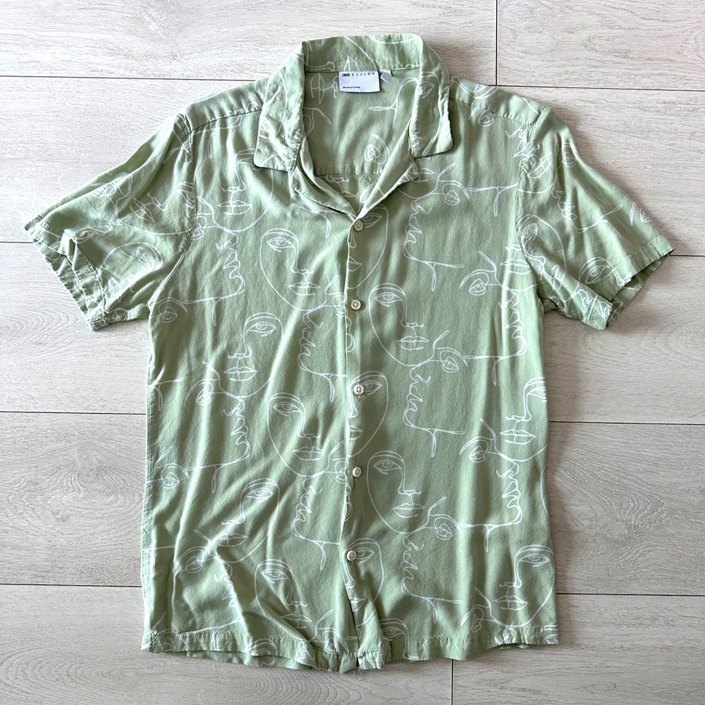 ASOS Men’s Line Art Face Printed Short Sleeve Button Up Shirt size Medium